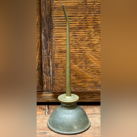 Antique Home Use Metal Angled Elongated Spout Oil Can - Picture 14 of 16